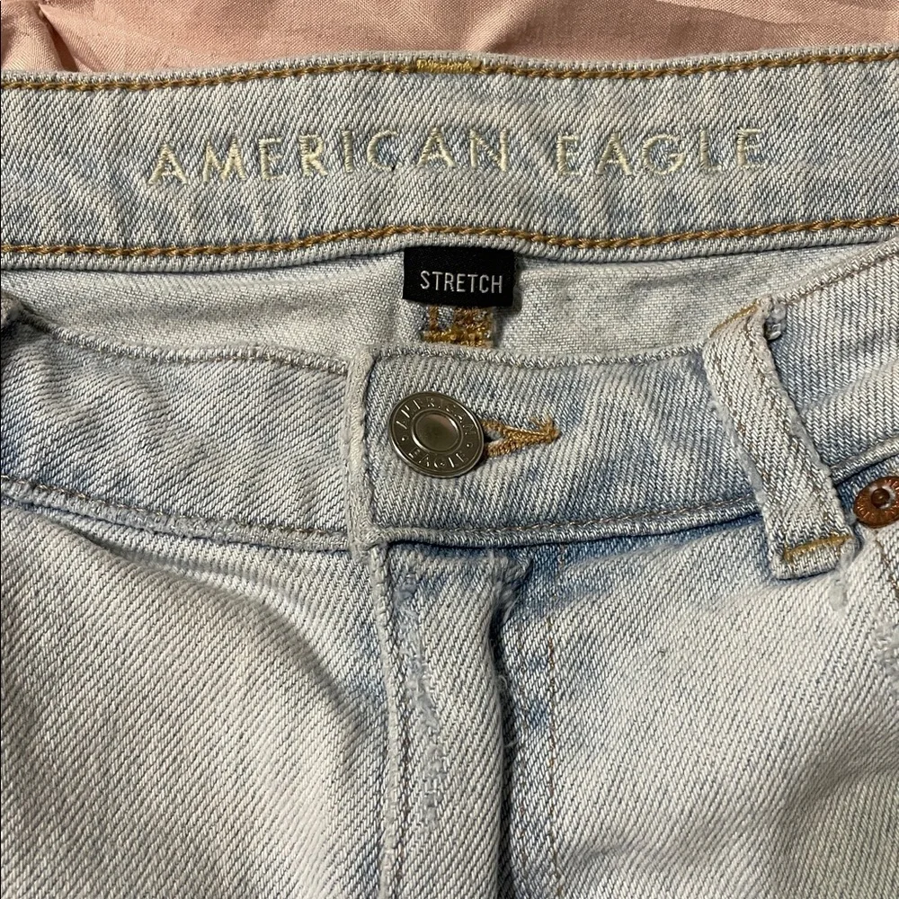 American Eagle Outfitters Mom Short Light Wash Distressed Denim Shorts Size 10 - Picture 2 of 6